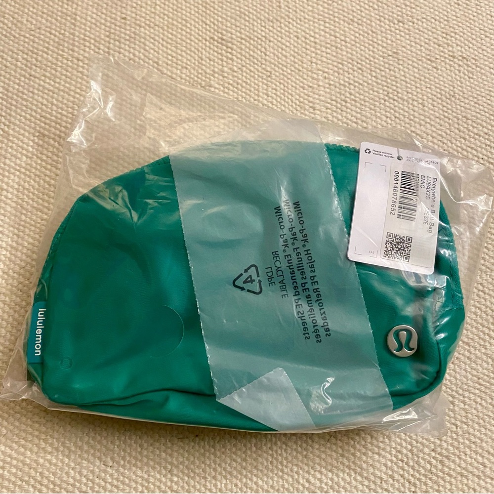 Lululemon Everywhere Belt Bag 1L, Emerald Ice